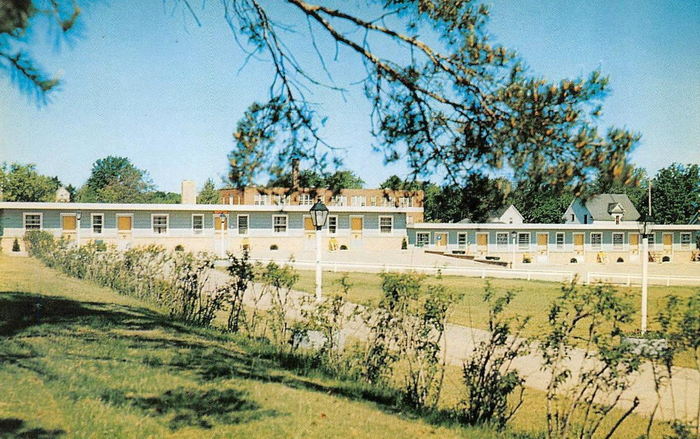 Maple Hill Motel (Economy Inn) - Old Postcard (newer photo)